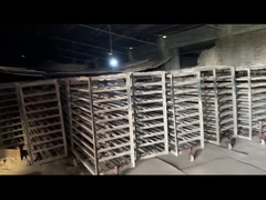 Φούρνος με ελαφριά πλάκα που καίει κόκκινα πλακάκια